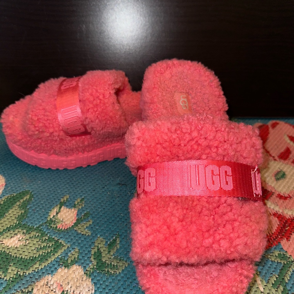 Ugg Fluffita Slides/Slippers Size 7 Like New W/Box - image 5